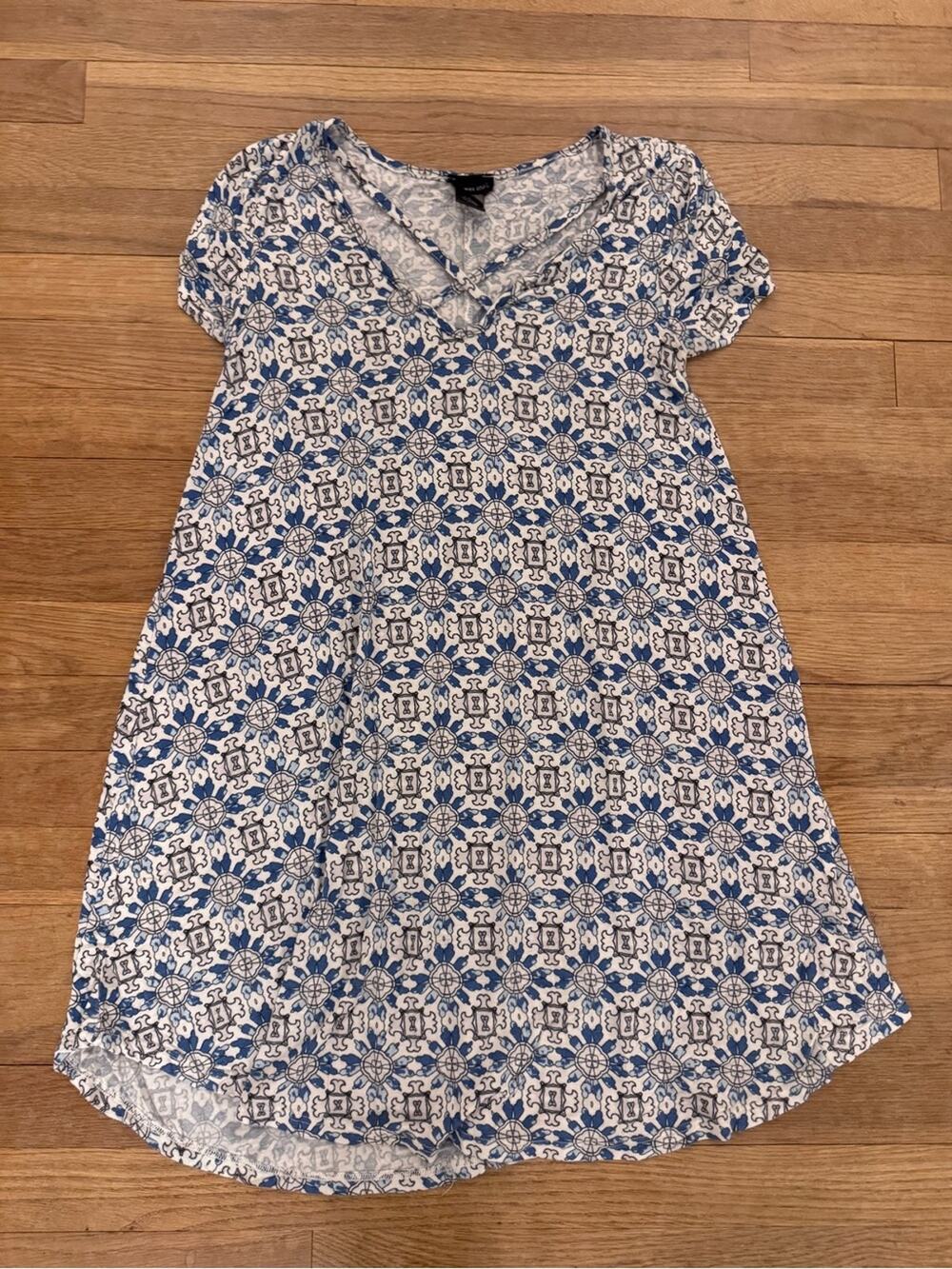 Wet Seal Women's Blue White Geometric Mini Dress - Size S
b19